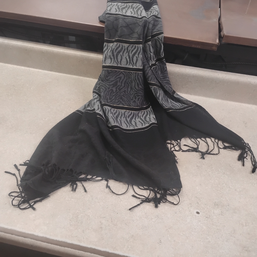 Elegant Black and Gray Scarf